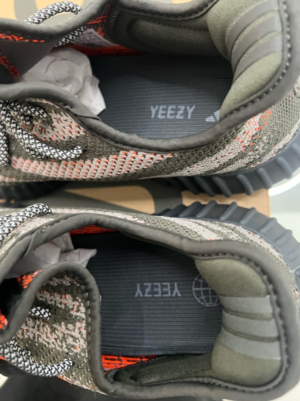 adidas Yeezy Boost 350 V2 - Carbon Beluga- Size Men’s 9.5 - Picture 6 of 7